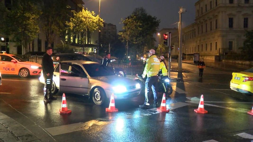 İstanbul'da 1 Mayıs sıkıyönetimi: Taksim işçilere yine kapalı - Resim: 3